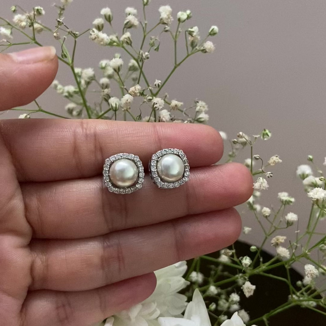sunflower-diamond-petal-pearl-stud